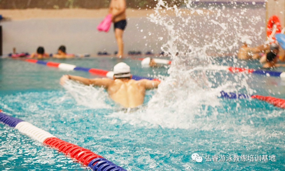怕耳朵进水怎么学习游泳,怎么克服游泳时耳朵进水的恐惧