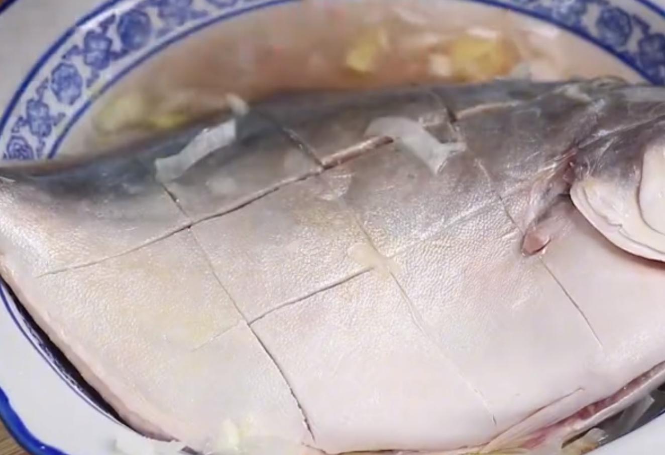 做清蒸鱼直接用盐和料酒就错了,清蒸鱼要放料酒吗