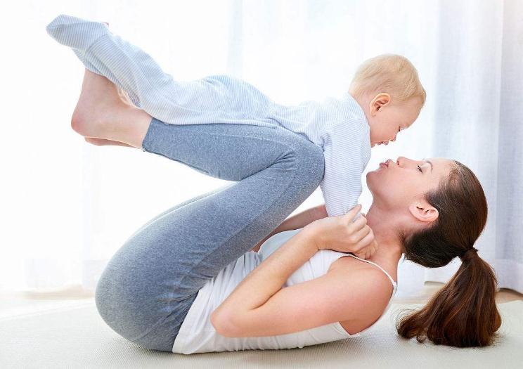 四个月的宝宝厌奶哭闹是什么原因,厌奶期宝宝饿疯了喂还是不吃