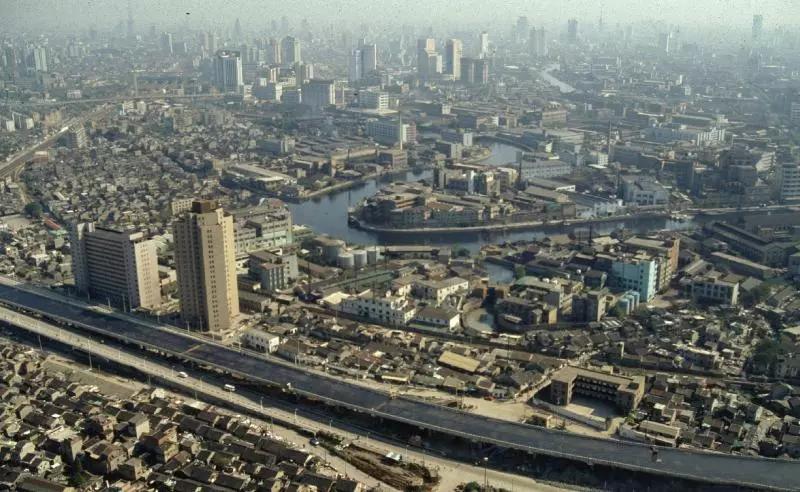 内环内最大社区，够魔幻，也够坚挺