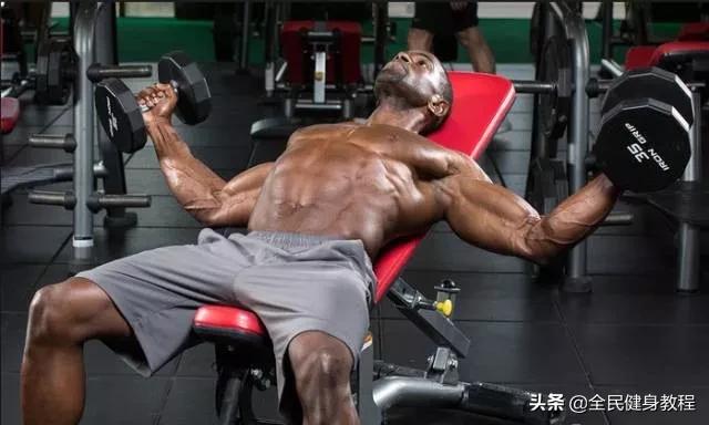 胸肌是不是练大了才能有中缝,胸肌练大了二头不长