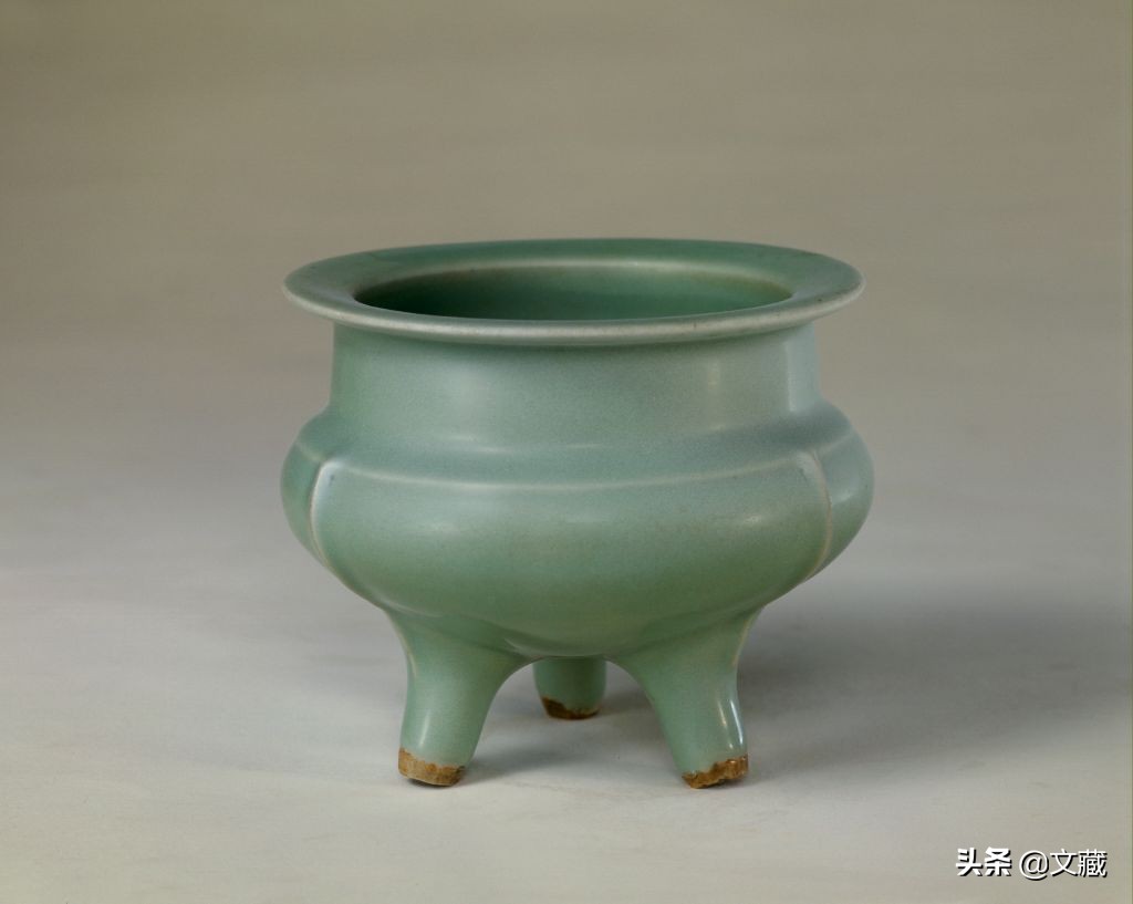 龙泉青瓷哥窑怎么形成,龙泉青瓷属于宋五大窑的哪个