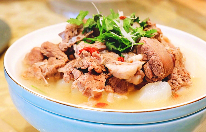 羊肉有膻味好还是没膻味好,做好的羊肉膻味太重怎么补救