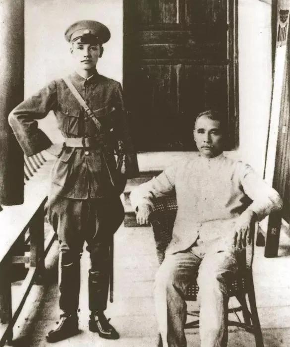 椅子有幸入选两千年最伟大的发明,椅子发明前古人是怎样生活的