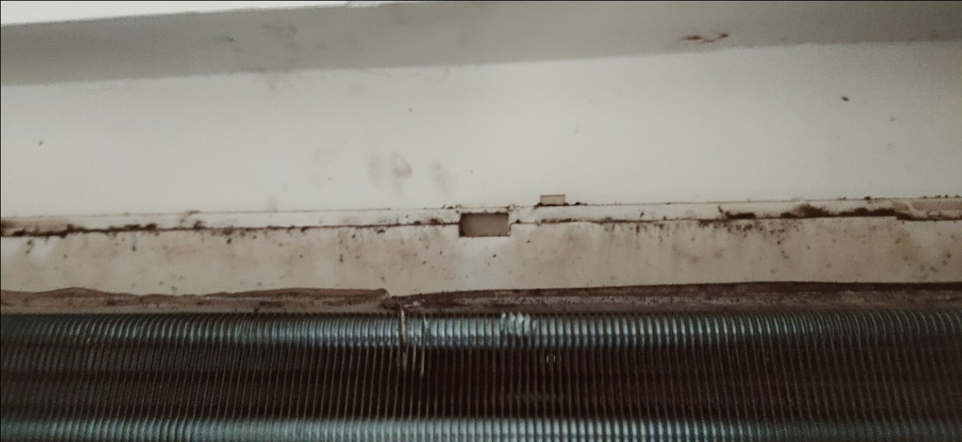 空调左边漏水调整位置后右边漏水,空调漏水外机漏水怎么回事