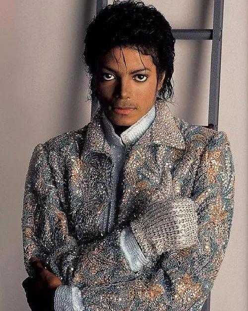 明星遗物被炒出,把明星礼物转卖