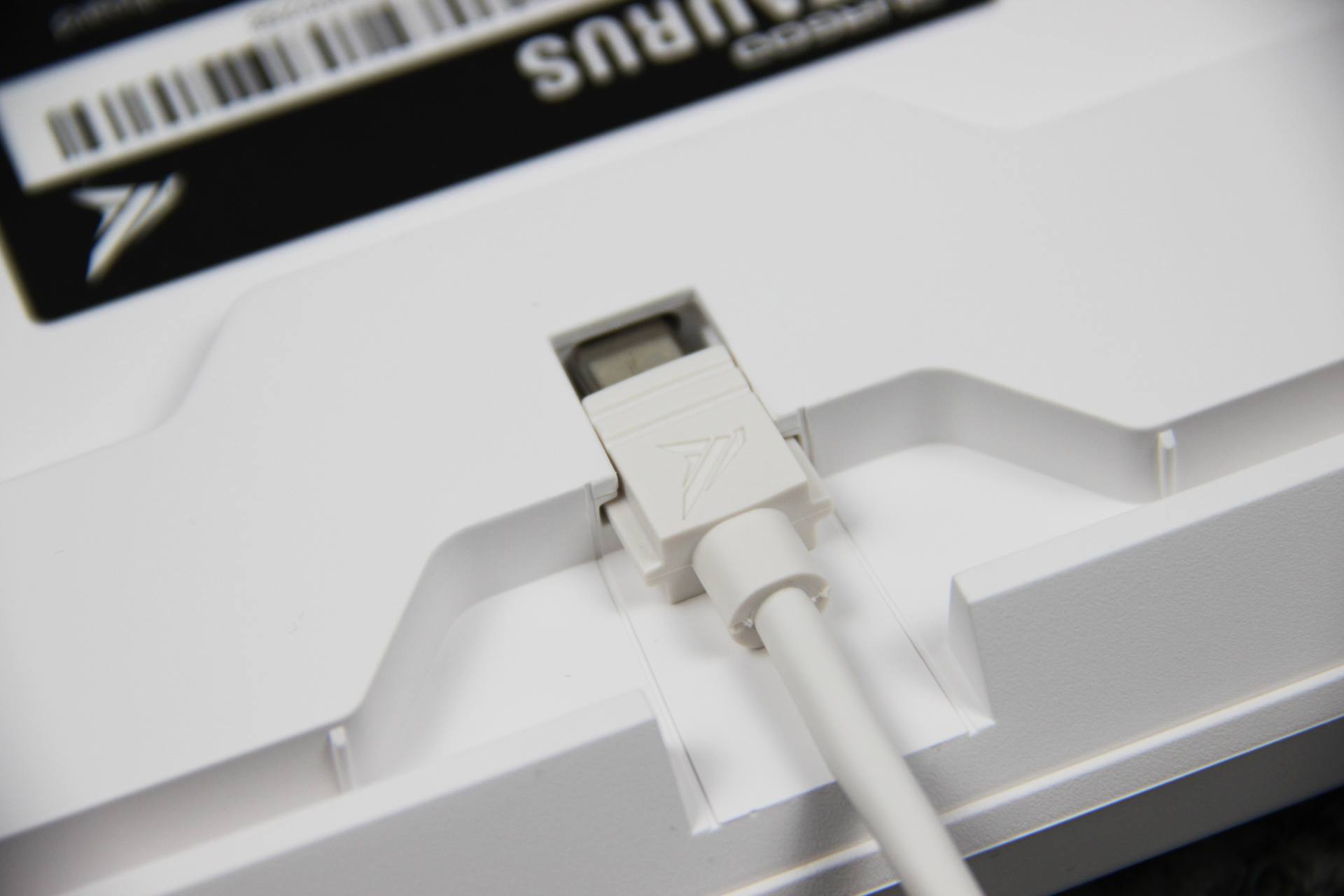 推荐一款新手使用的青轴机械键盘,银轴冰蓝灯机械键盘推荐