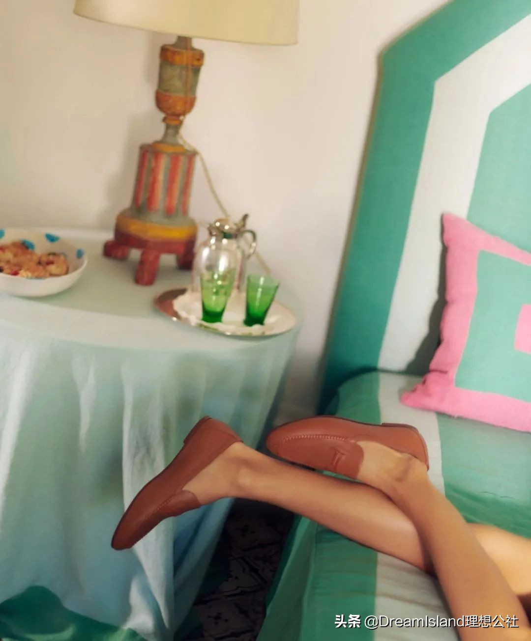 街拍白色乐福鞋,达妹街拍图文