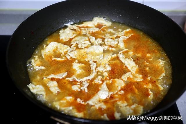 三伏天做水煮肉,一个小妙招,让你手工切出薄如蝉翼的完整肉片