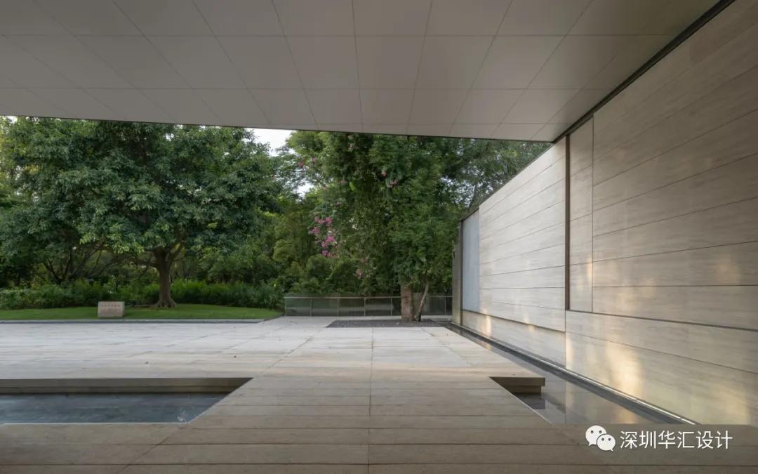 深圳莲花山公园展示中心——糅合自然与陈列的墙/深圳华汇设计