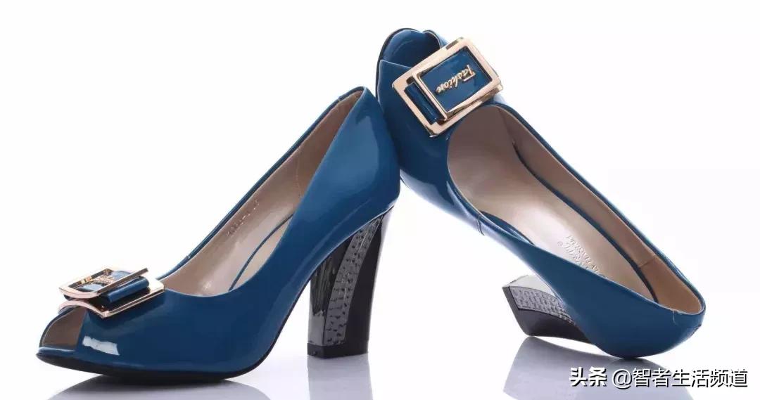 再不担心高跟鞋穿不住或者磨脚了,挑选高跟鞋的方法根据脚型