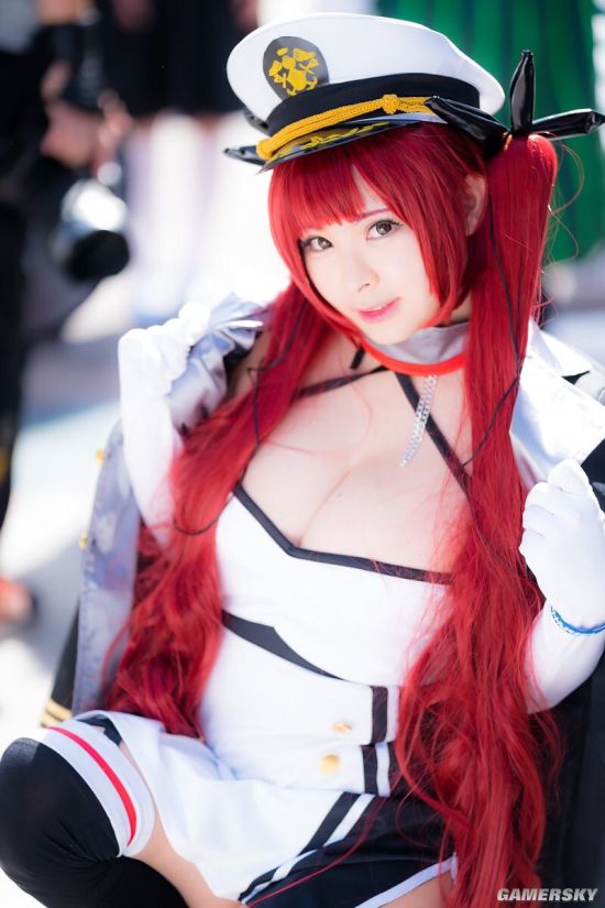 上围塞满整个衣服肉感十足的日本萌系小姐姐