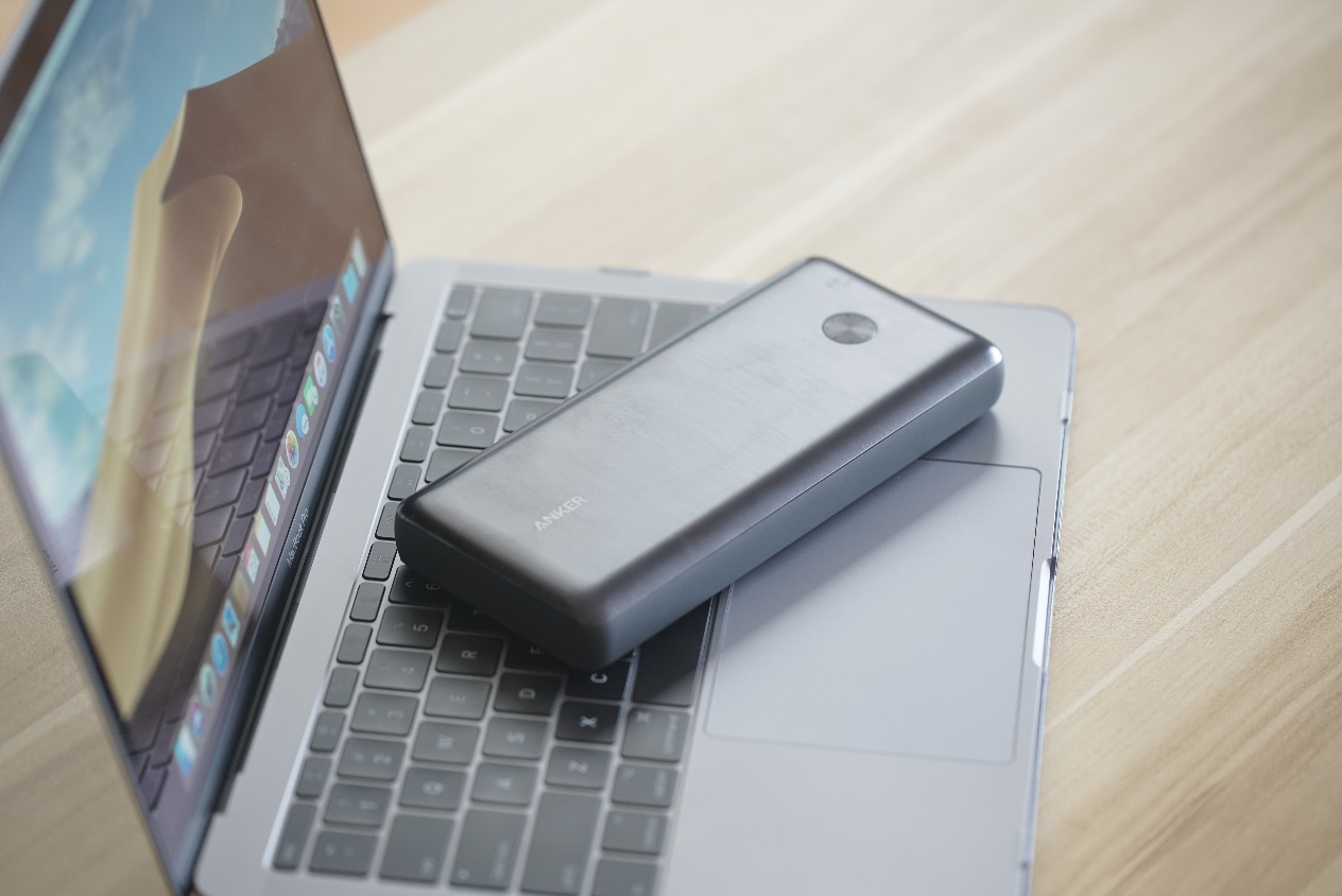 anker10000毫安移动电源评测,为笔记本电脑充电的电池