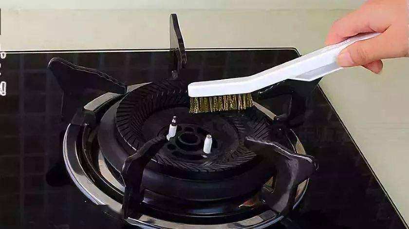 燃气灶点火后几秒钟熄灭是啥原因,为什么燃气灶一打火容易灭