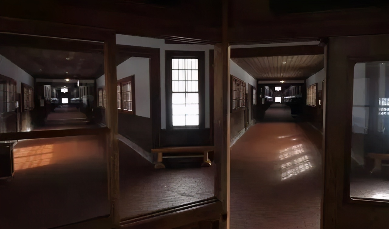 住进“坐穿牢底”的酒店，打卡深度体验监狱生活的博物馆