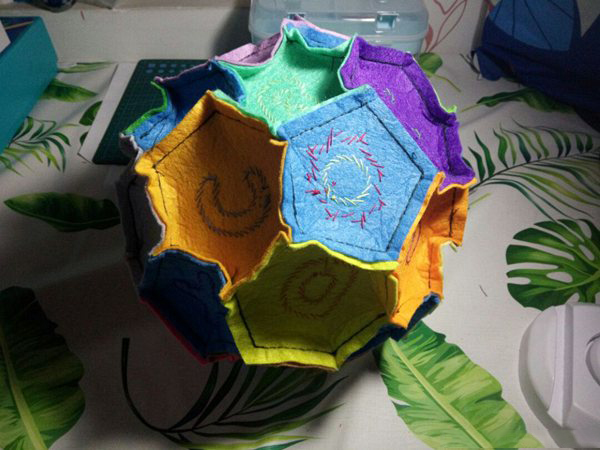 用布做足球的做法,手工足球的做法