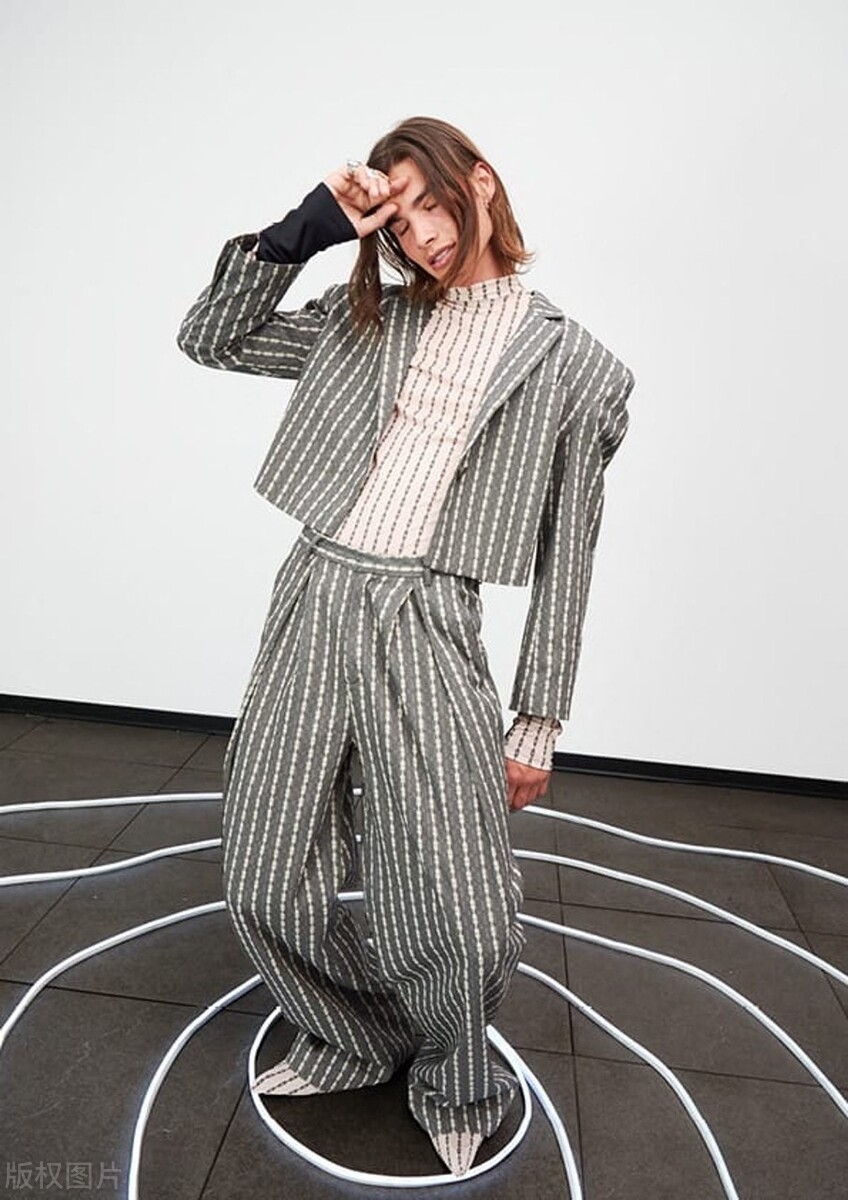 tee条纹搭配图片,条纹t恤这样穿才好看