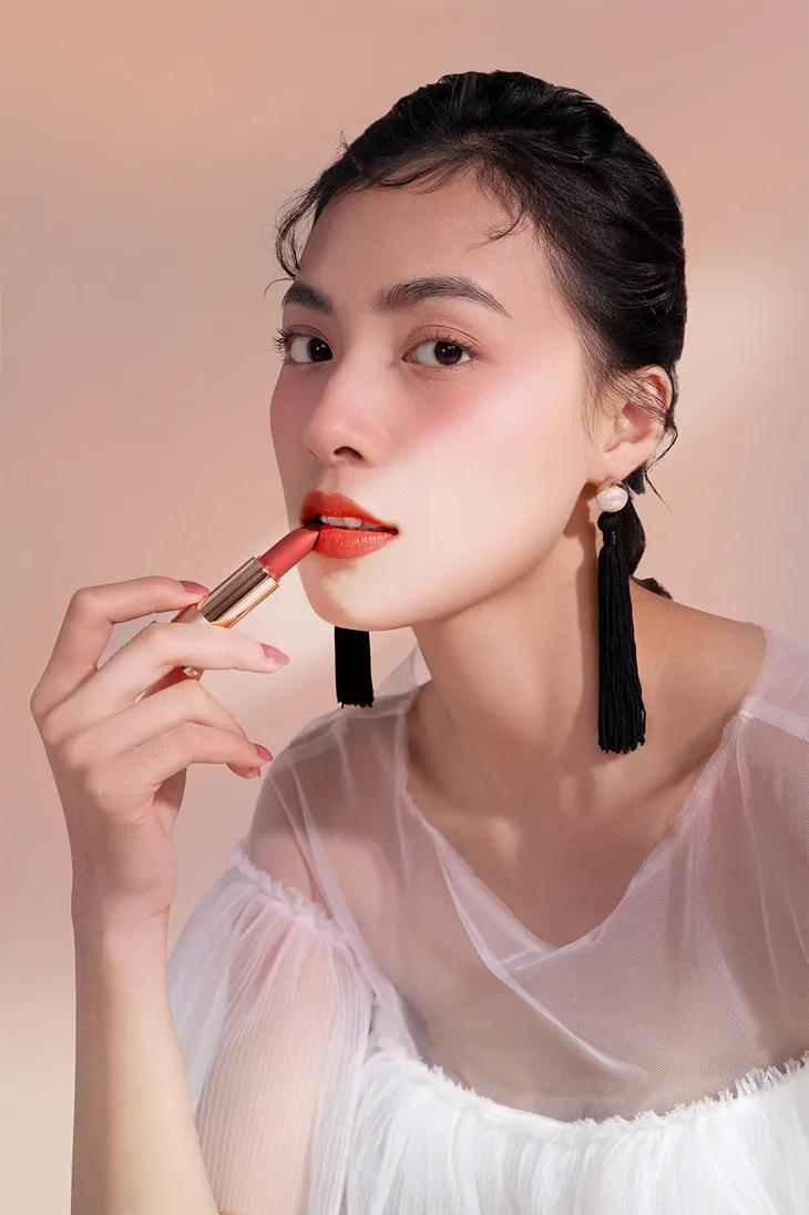 真正的口红造型,国风口红什么颜色好