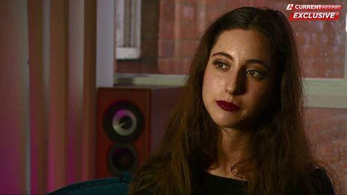 澳媒曝光残害儿童异端教派五岁女童蜡烛厂打工