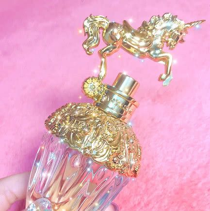 确认过眼神，是女神的香水！隔着屏幕都能闻到香味，像极了春天