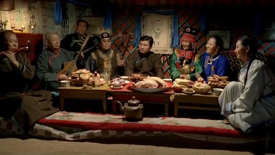 人性与欲望交织的电影，揭开中年女人难以启齿的尴尬，真实又残忍