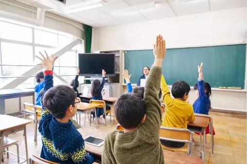 孩子择校公办还是民办,择校和统招有什么区别