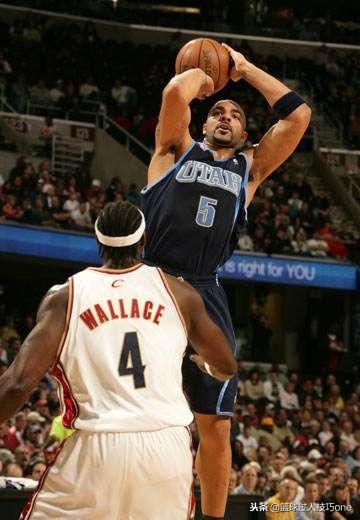 球队出现“叛徒”：乔丹要求裁判给队友1犯，对手给库里透露战术