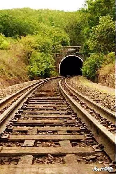 中国各地大型火车站详细样子,实拍中国最小火车站