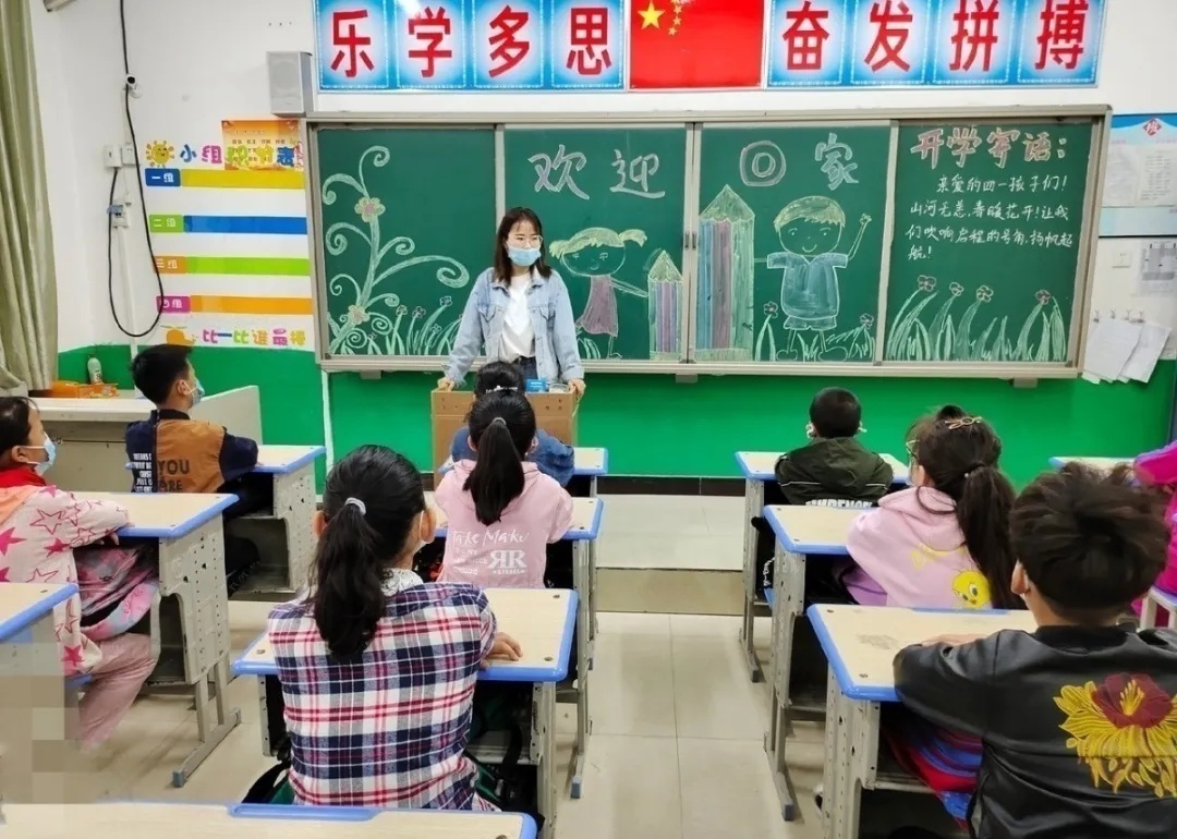 雪峰小学开学第一天的视频,桃源小学开学第一天