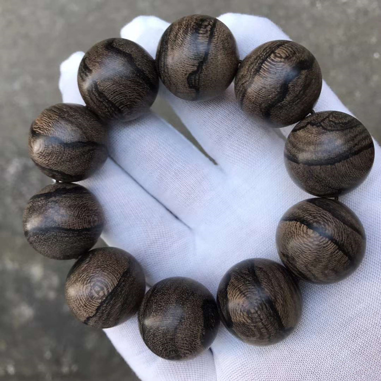 沉香为啥价格差那么多,沉香算是顶级文玩吗