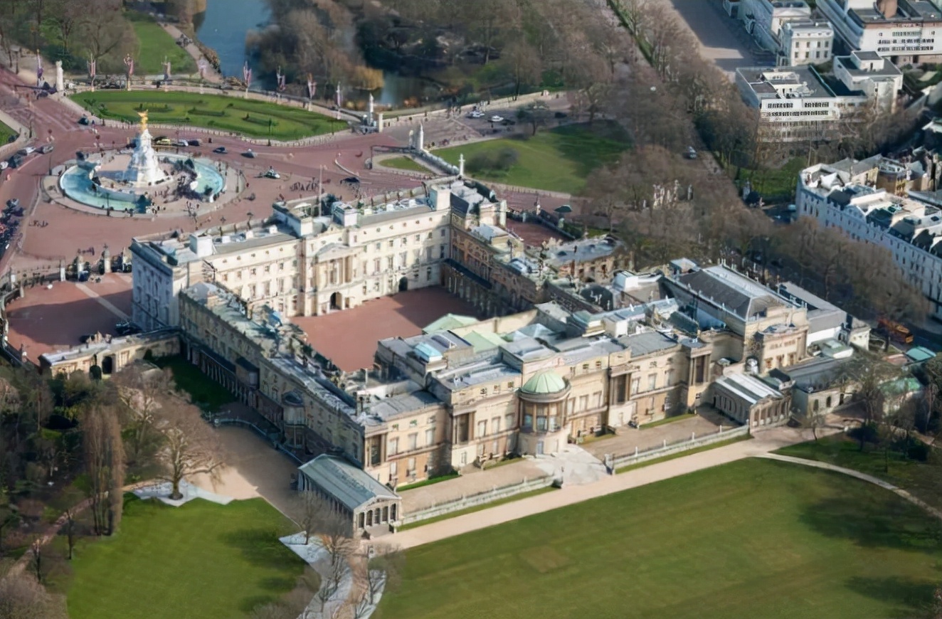 英国男子曾两度闯入白金汉宫,英国男子翻入白金汉宫