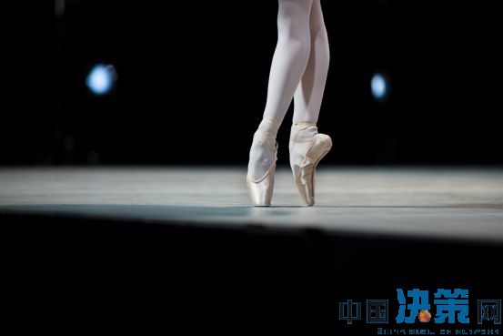 鎴樻枟姘戞棌鑺暰,鑿叉媺鏍兼厱鑺暰鎯呯粨