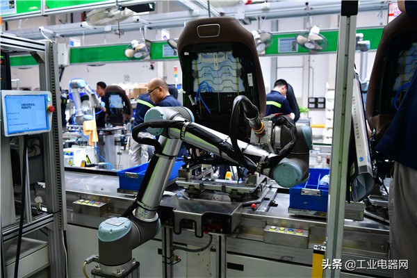 协作机器人与智能制造,协作机器人助力