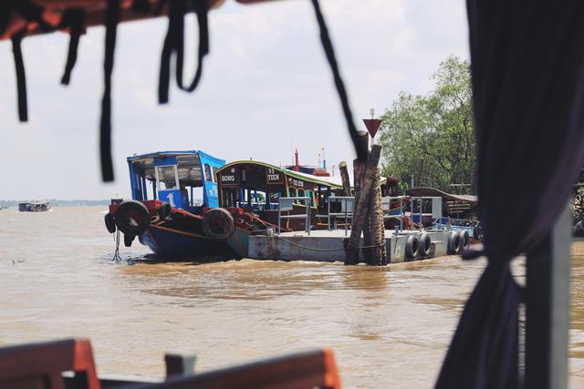 夜游湄公河在哪里看到景点,穿行在路上