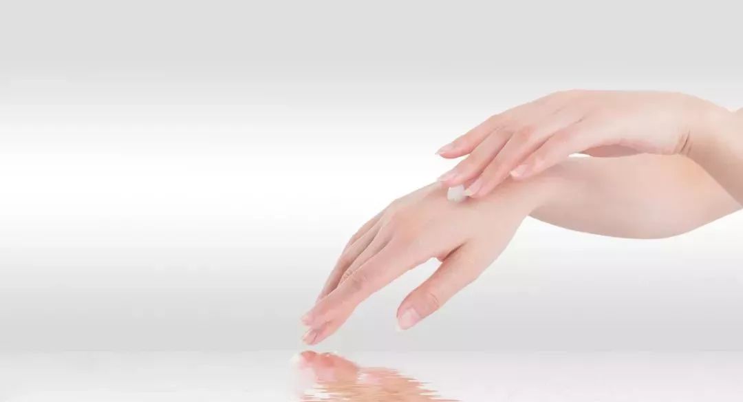 皮肤长斑长细纹用什么水好,皮肤暗沉细纹长斑