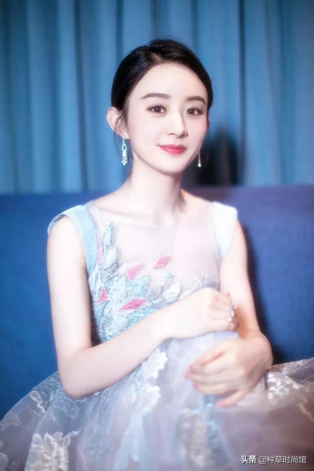 关晓彤素颜自拍与鹿晗撞脸,关晓彤为鹿晗庆生后芭比造型亮相