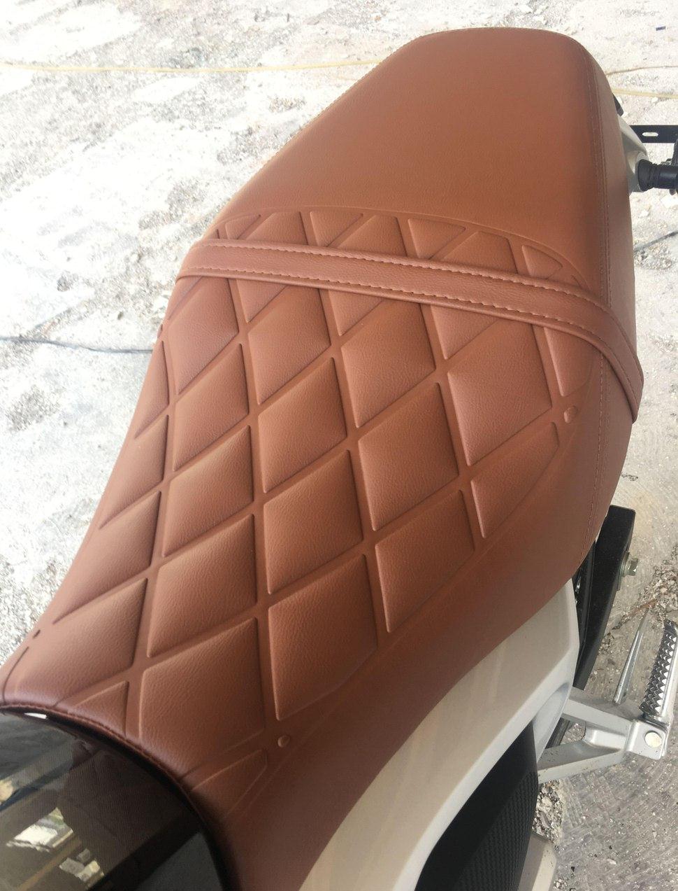 同事买了一辆日系车,同事买的摩托车