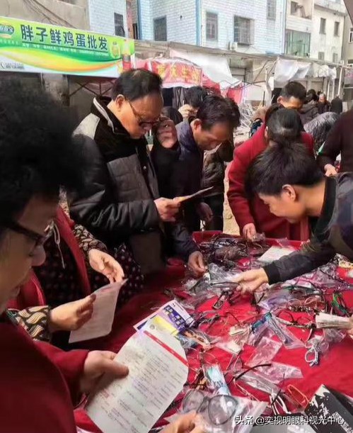 地摊防蓝光老花镜批发价格和电话,地摊100-600度老花镜厂家批发