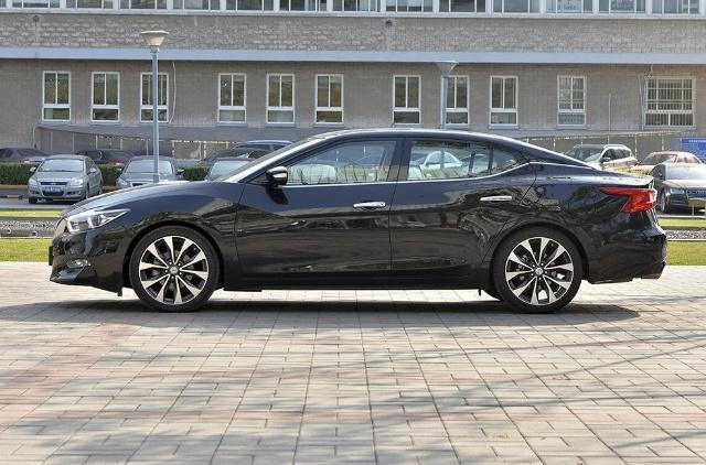 最省心的日系豪车，配12个博世音响售价才22万，终身不进修理厂