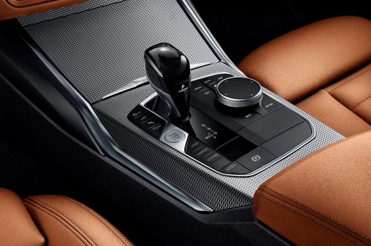 宝马3系老款和新款对比讲解,新宝马3系深度评测内饰