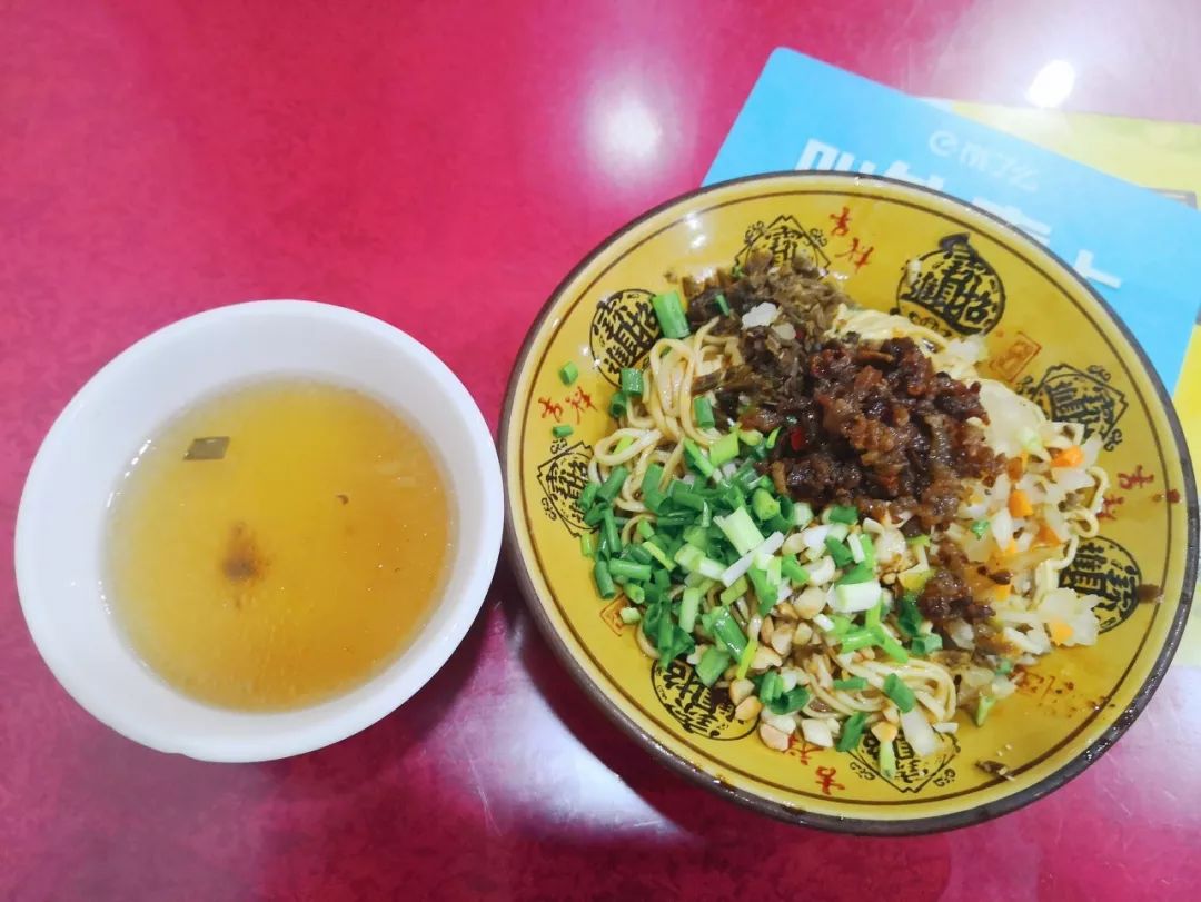 坐上高铁去旅游沿线美食尝个遍,云贵川渝高铁环线