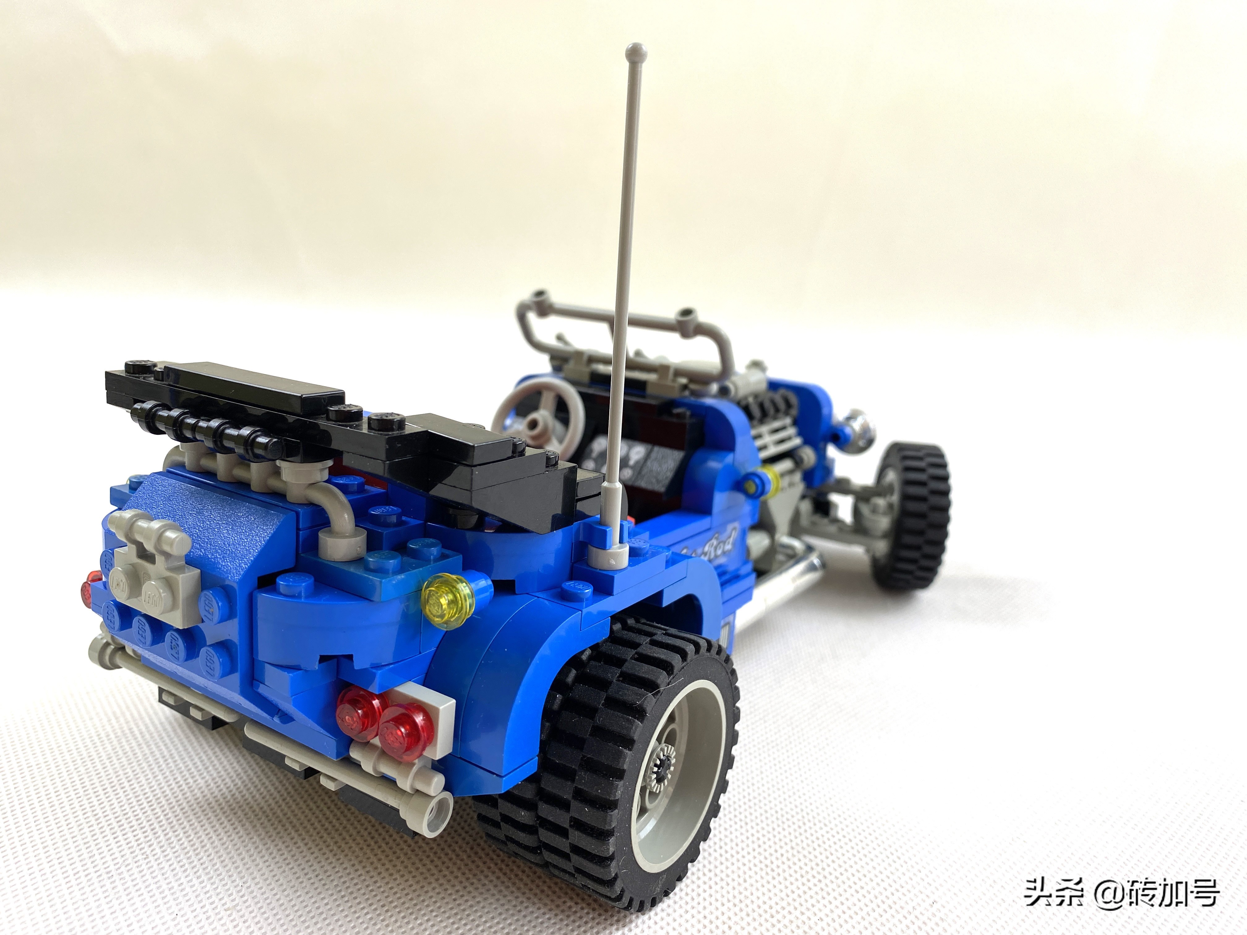 乐*官高**方出的少数几辆HotRod,借5541蓝色狂怒揭开尘封的模型小组