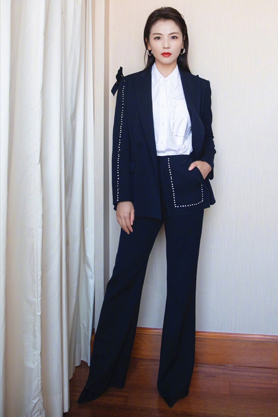 现在不流行露腿了抢着穿保命搭配,今年秋冬不露脚踝才是真时髦