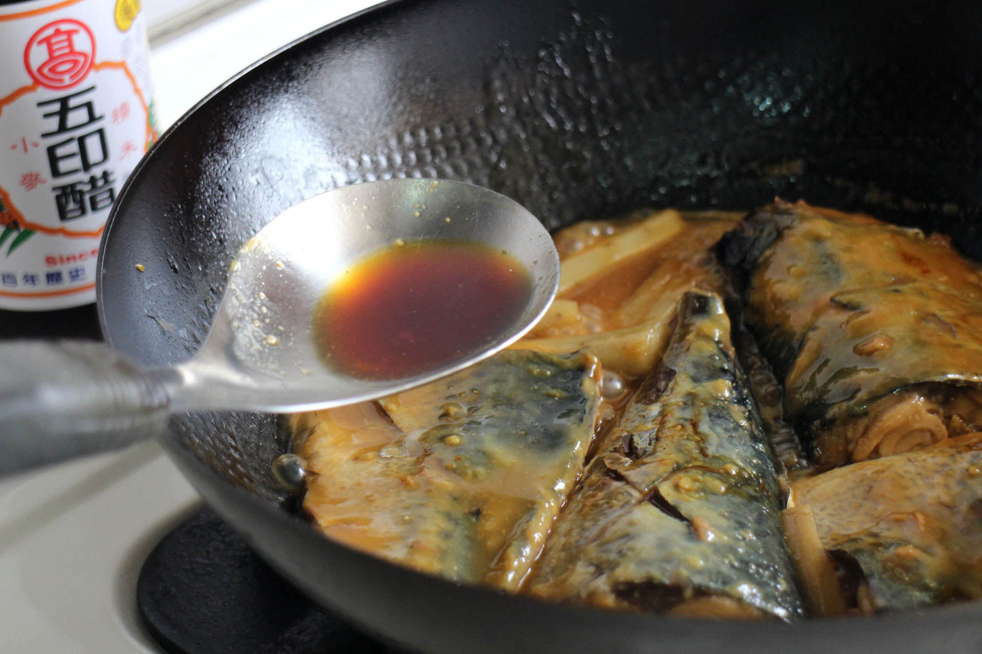 炖鱼时只需掌握这一技巧,热水炖鱼鱼汤不白