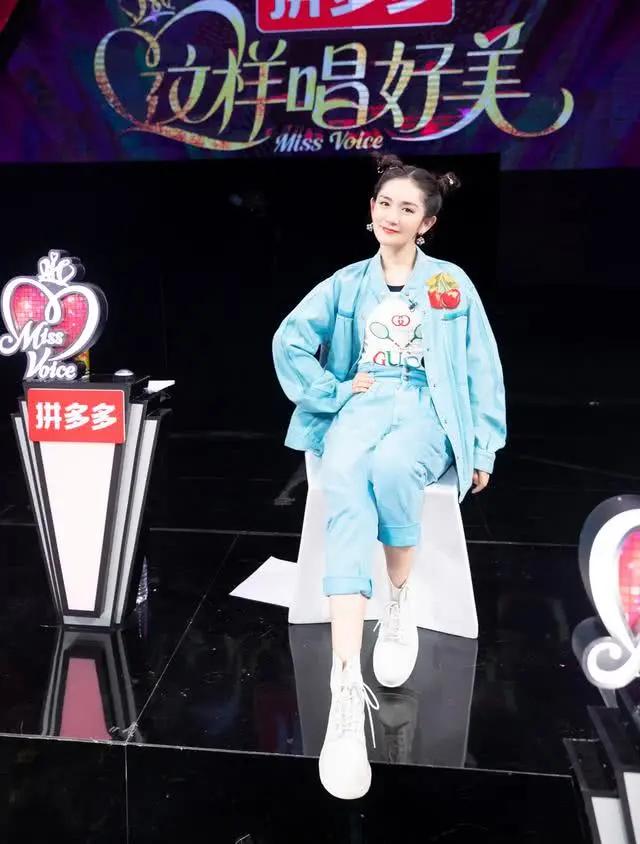 谢娜终于对“樱桃牛仔”下手了,38岁穿成18岁,90后爱了!