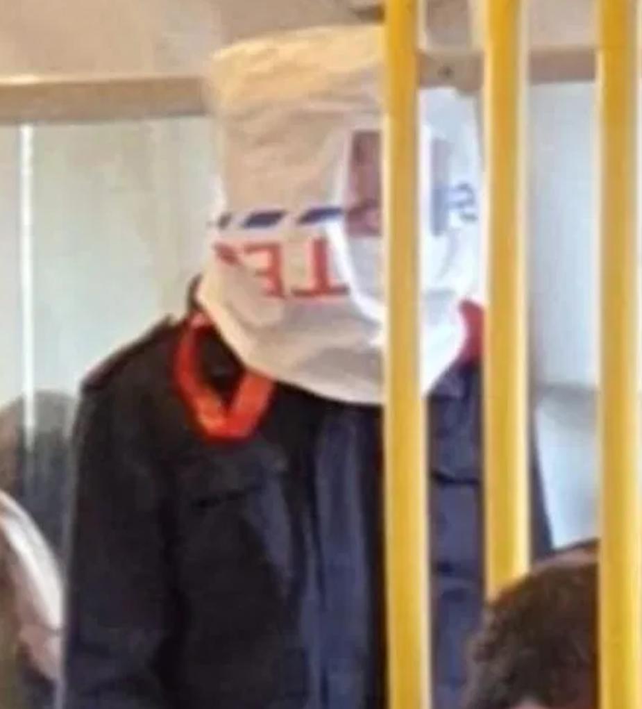 英国防护口罩头套,英国民众抗疫戴口罩