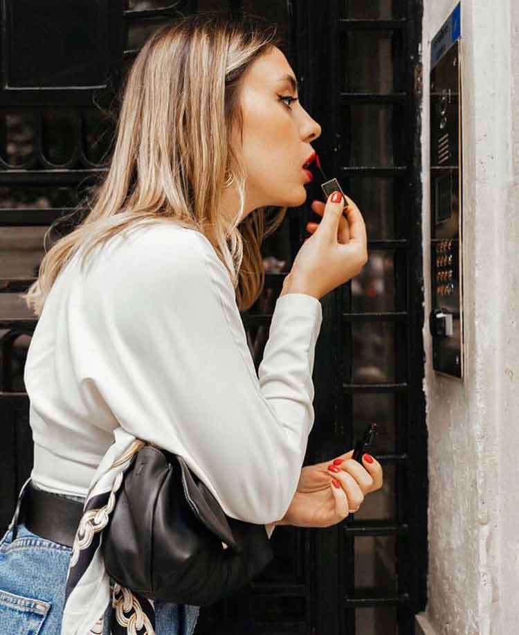 法国女人喜欢玫红色口红图片,法国女人最爱什么颜色口红