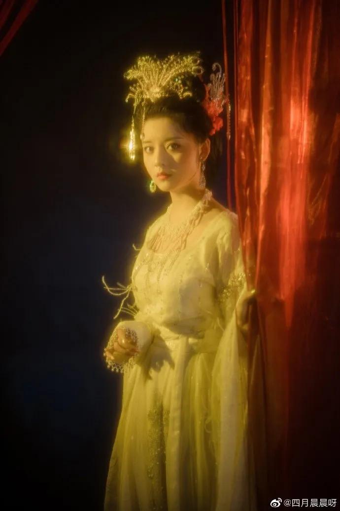 00后女孩演绎四大名著美女,凭一个造型火出圈,200万网友点赞