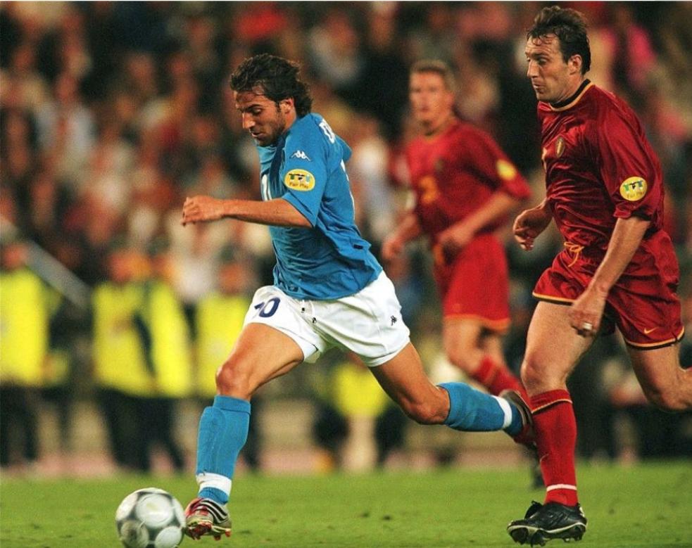 黑白相间的KG棋牌游戏战袍与追逐梦想的三公王子