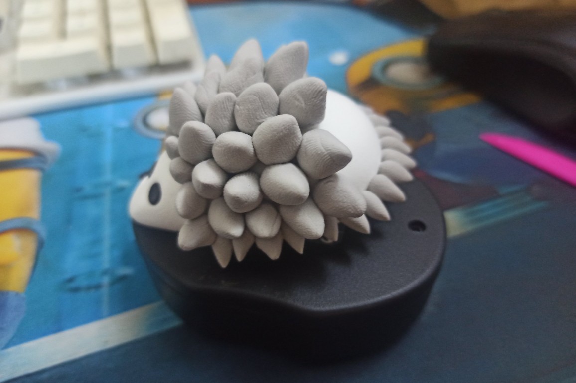 用超轻粘土做的超可爱小刺猬,超轻黏土和松果做刺猬